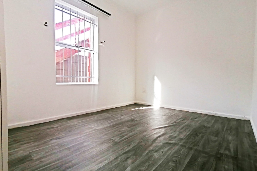 6 Bedroom Property for Sale in Broadlands Village Western Cape